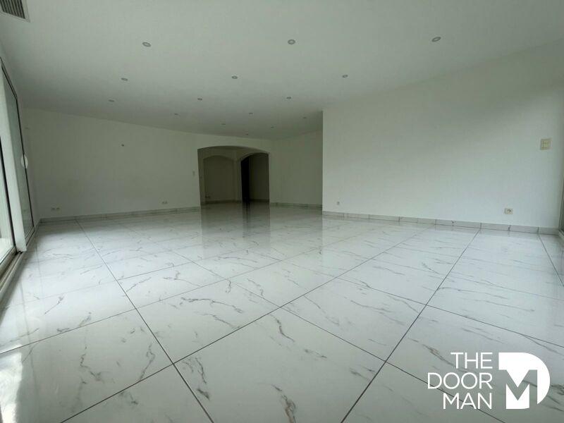 Maison - 202 m² - 10 pièces