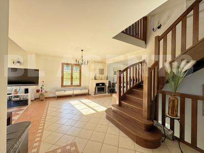 Maison - 243 m² - 8 pièces