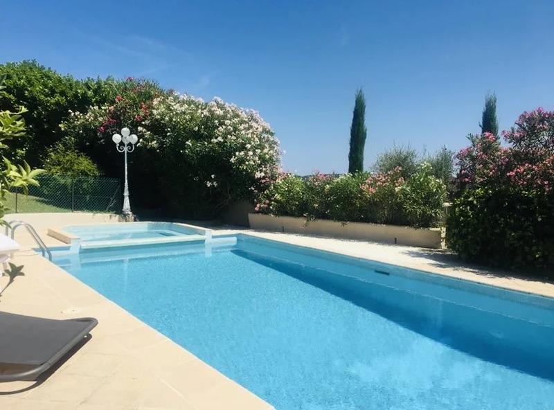 Maison - 350 m² - 8 pièces