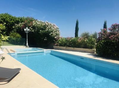 Maison - 350 m² - 8 pièces