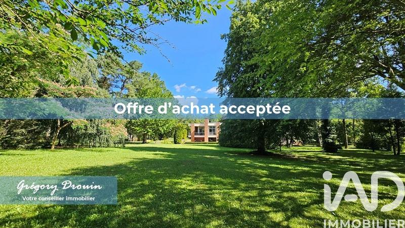 Maison - 668 m² - 10 pièces