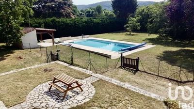 Maison - 186 m² - 6 pièces