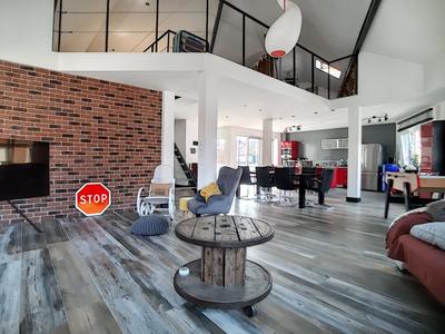 Loft - 160 m² - 4 pièces