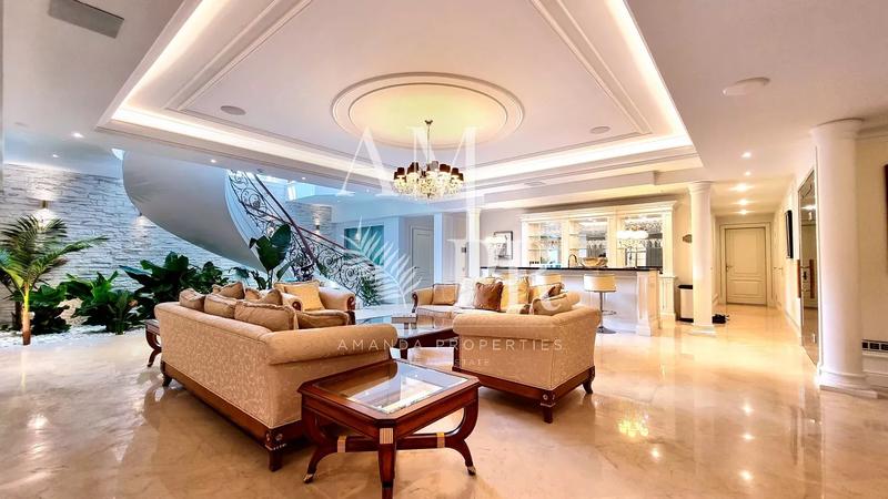 Propriété - 900 m² - 12 pièces