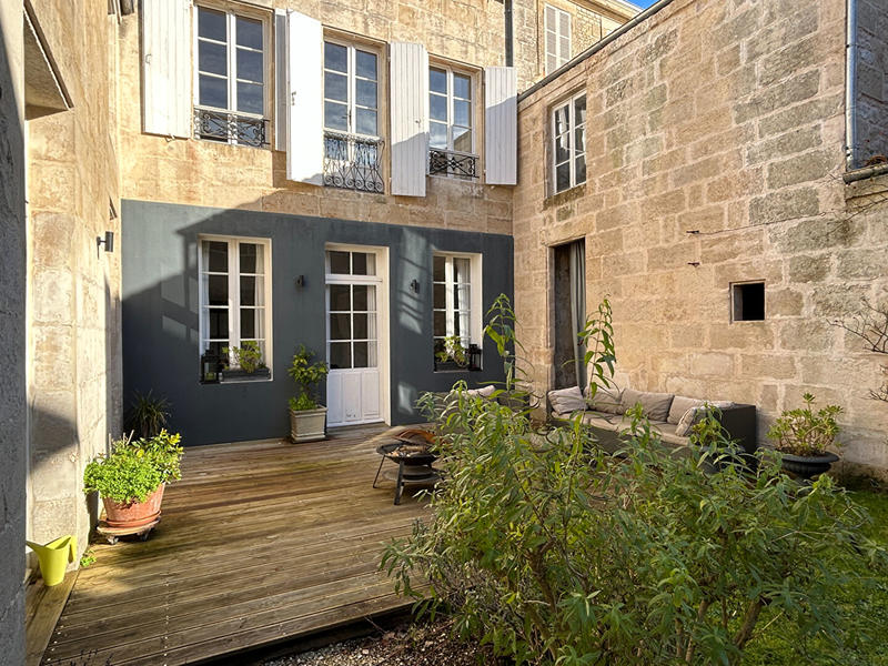 Maison - 293 m² - 10 pièces