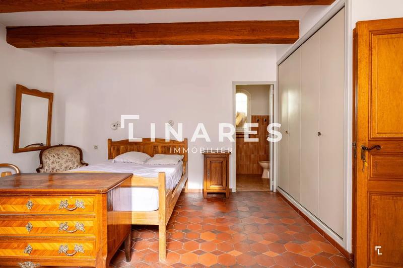 Maison - 240 m² - 7 pièces