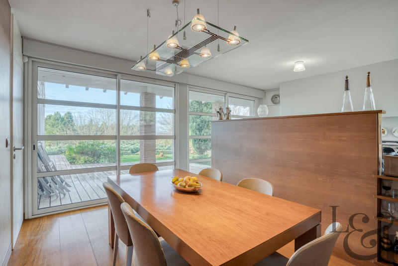 Maison - 180 m² - 7 pièces