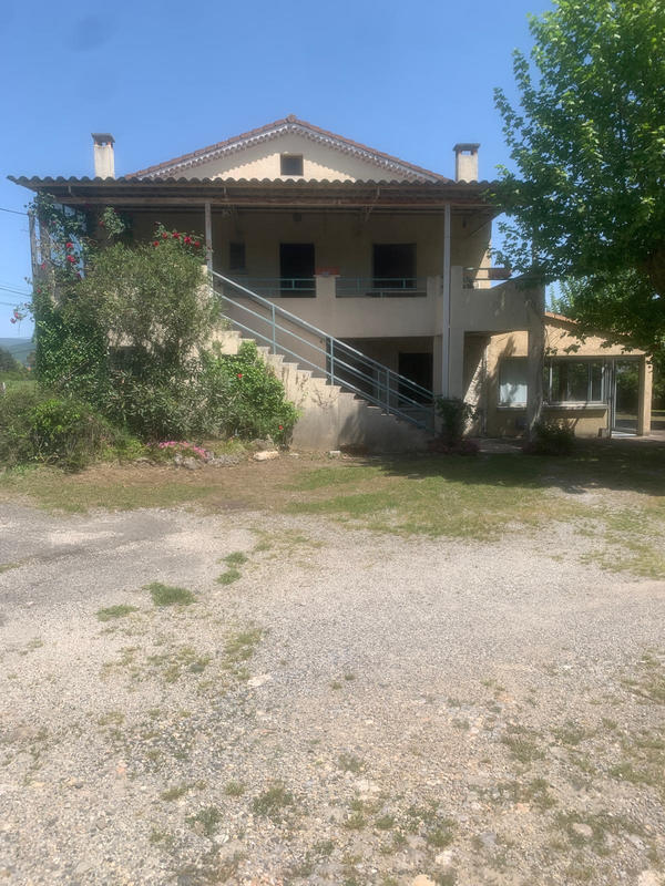 Propriété - 275 m² - 8 pièces