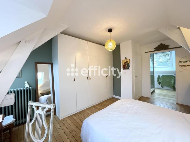 Demeure - 255 m² - 11 pièces