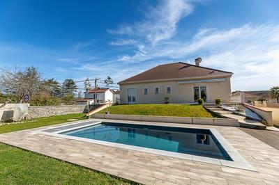 Maison - 197 m² - 6 pièces