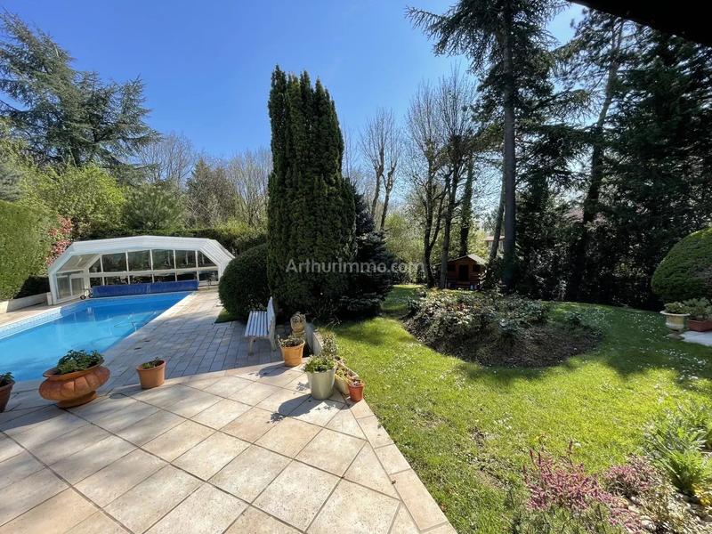 Maison - 243 m² - 9 pièces