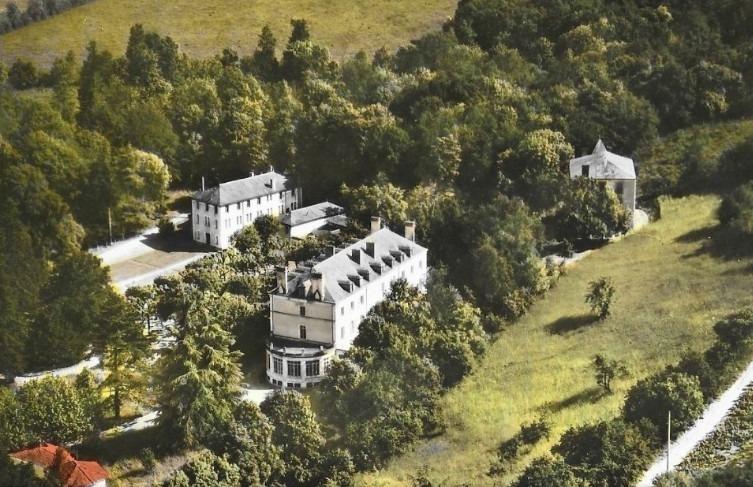 Maison - 5 000 m² - 50 pièces