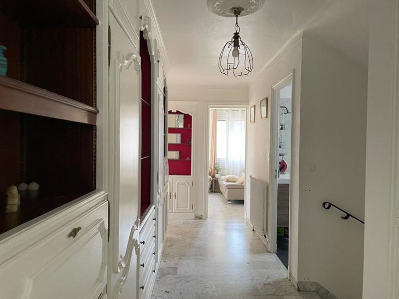 Maison - 255 m² - 9 pièces