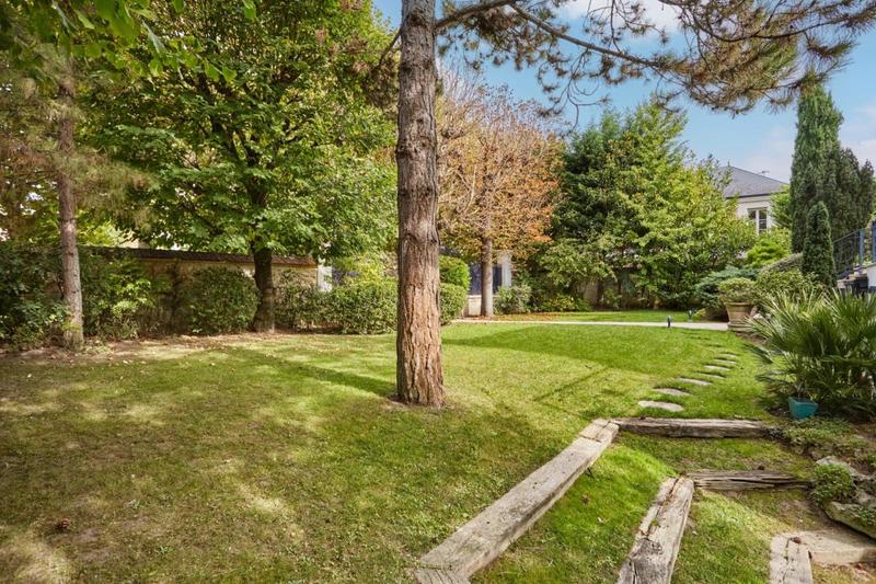 Maison - 400 m² - 10 pièces