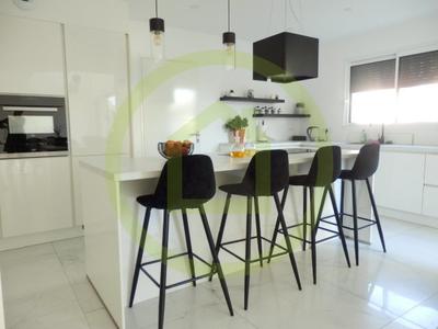 Maison - 154 m² - 6 pièces