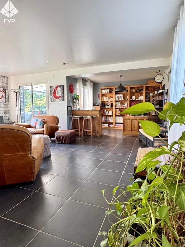 Maison - 170 m² - 7 pièces