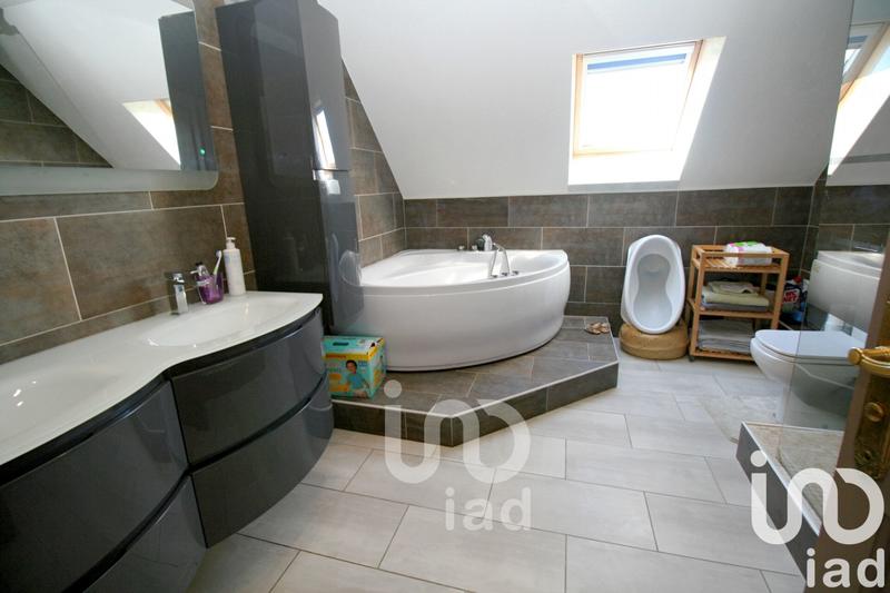 Maison - 230 m² - 5 pièces