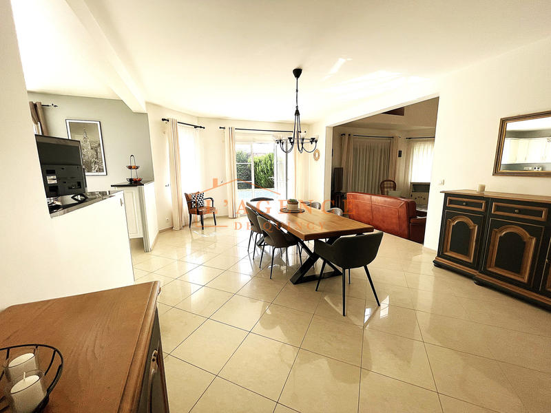 Maison - 239 m² - 6 pièces