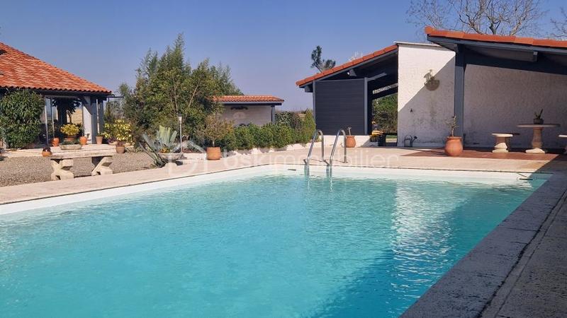 Maison traditionnelle - 138 m² - 6 pièces