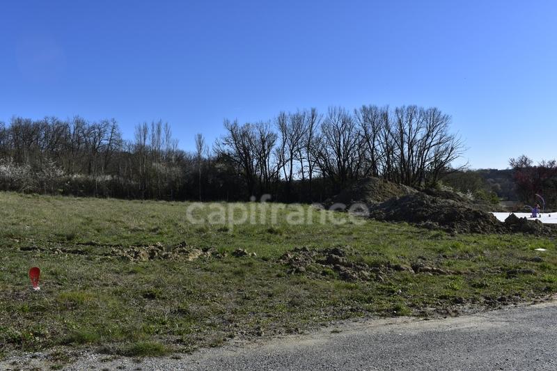 Terrain constructible - 1 318 m²