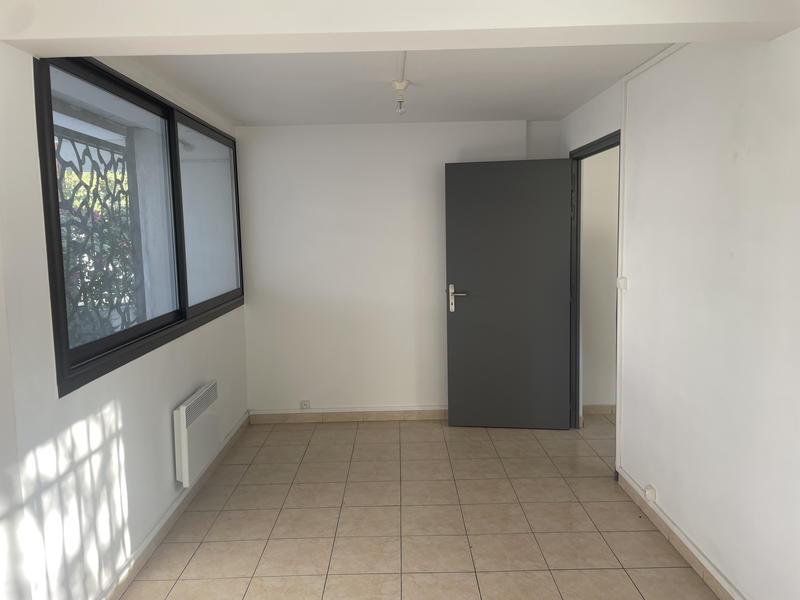 Local commercial - 85 m² - 5 pièces