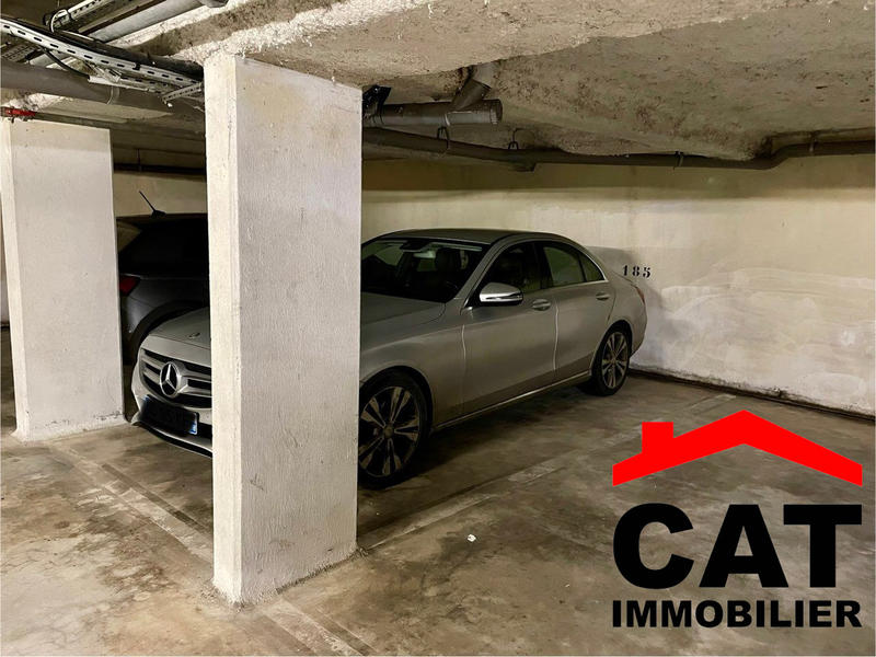 Parking / Garage - 12 m²