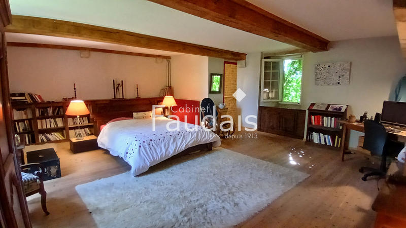 Propriété - 305 m² - 12 pièces