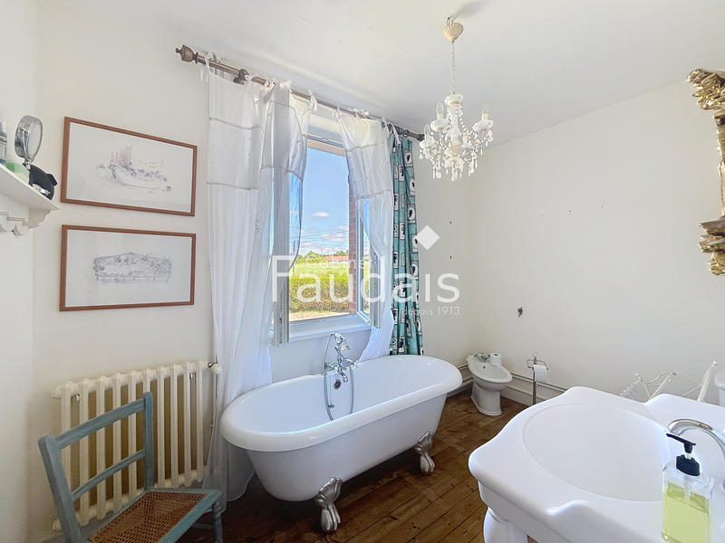 Maison - 180 m² - 7 pièces