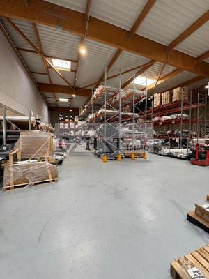 Entrepôt - 1 595 m²