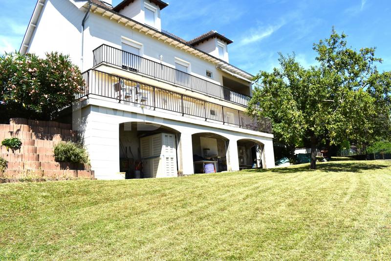 Maison - 215 m² - 14 pièces