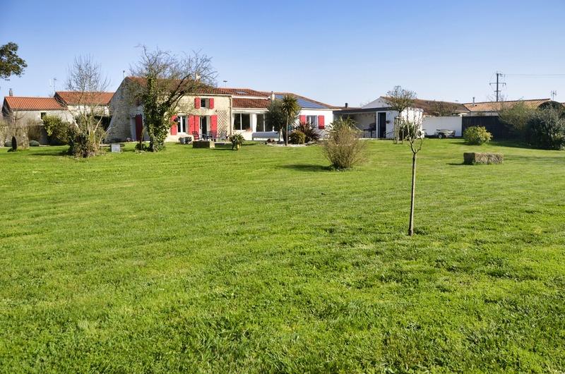 Maison - 236 m² - 8 pièces