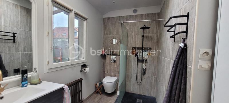 Maison - 95 m² - 5 pièces