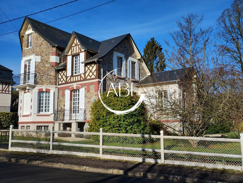 Villa - 170 m² - 8 pièces