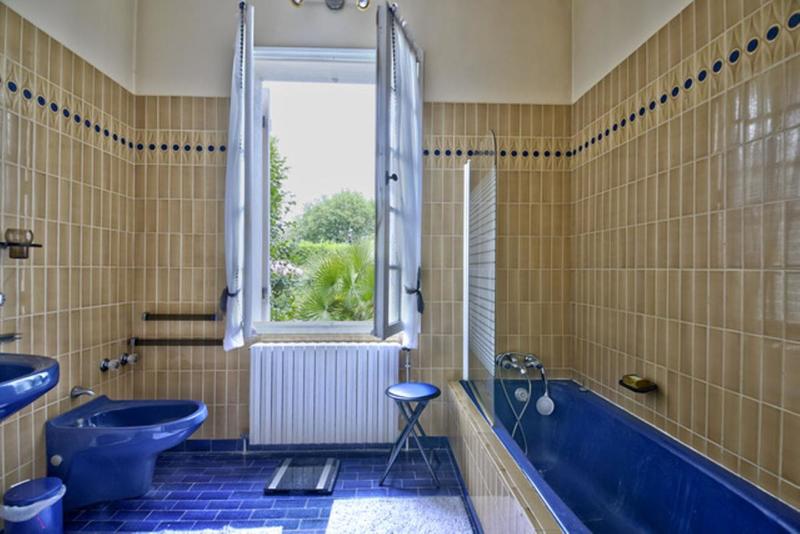 Maison - 220 m² - 8 pièces