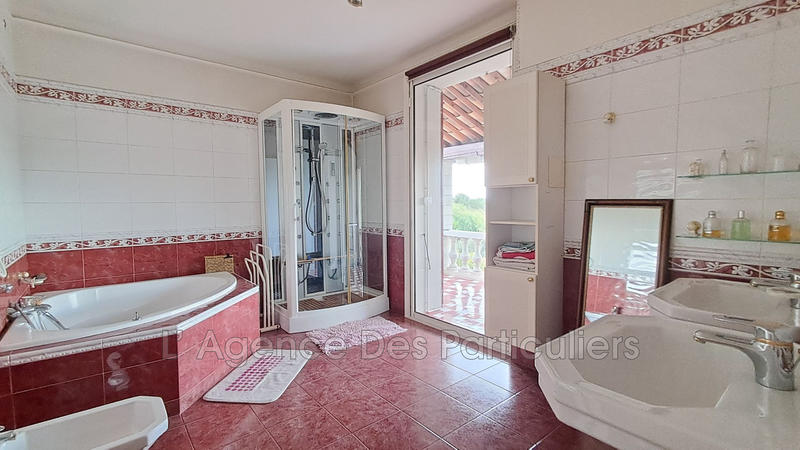 Maison - 223 m² - 8 pièces