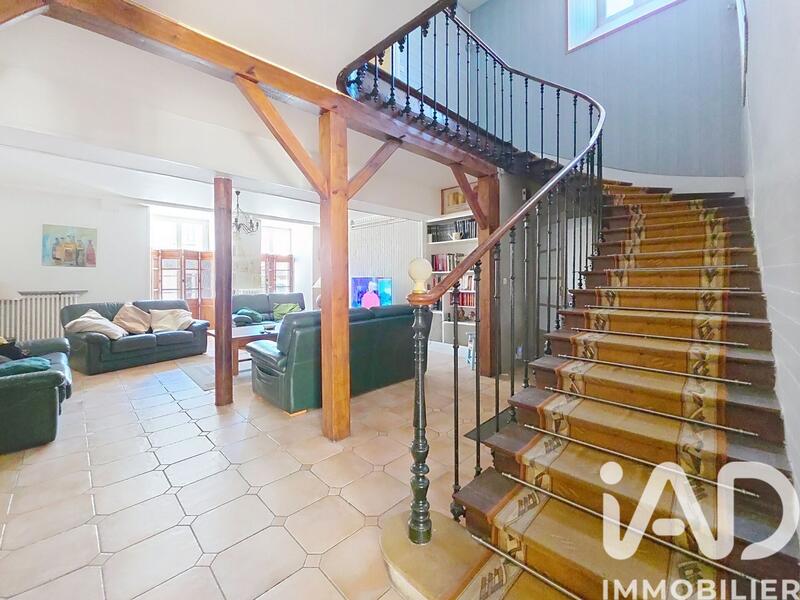Maison - 270 m² - 10 pièces
