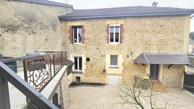 Maison - 260 m² - 10 pièces