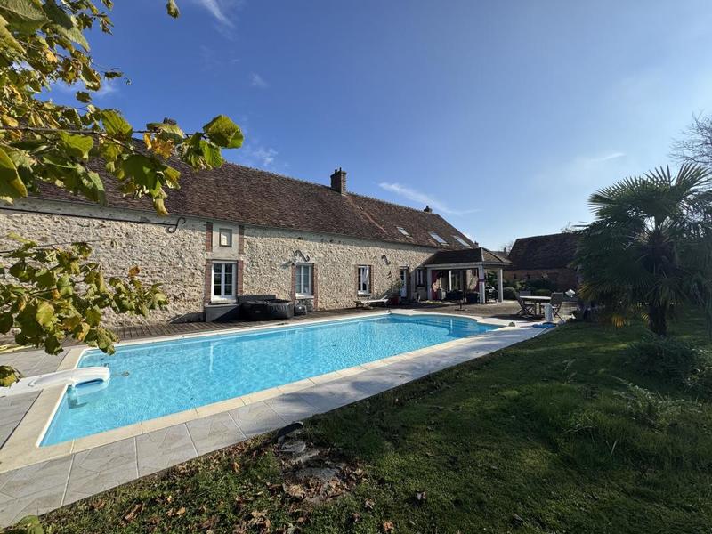 Maison - 212 m² - 9 pièces