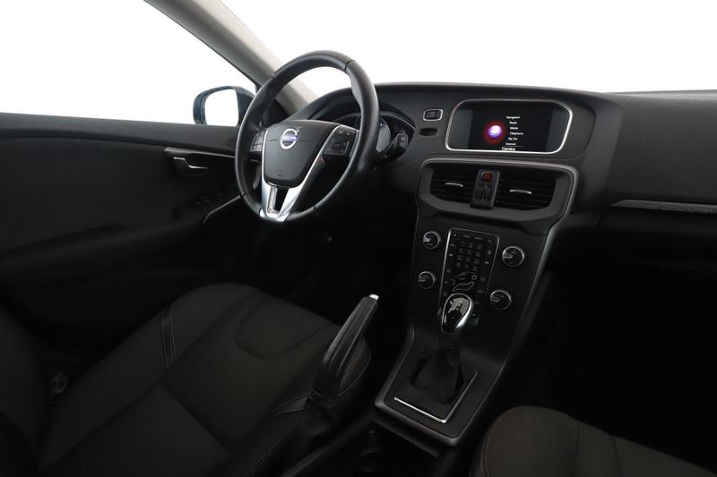 Volvo V40 Cross Country 2.0 D2 Momentum Geartronic 120 ch