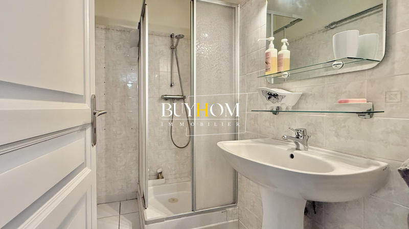 Maison - 215 m² - 7 pièces