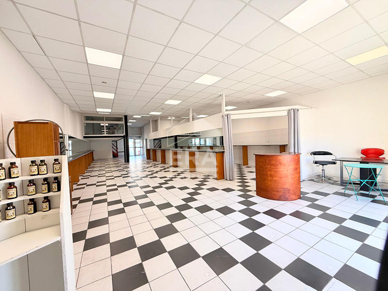 Local commercial - 177 m² - 3 pièces