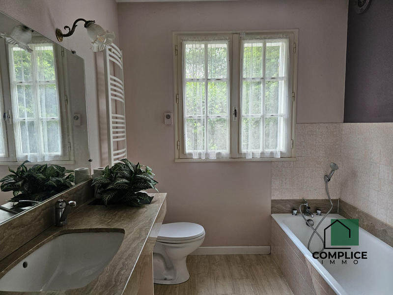 Maison traditionnelle - 160 m² - 6 pièces