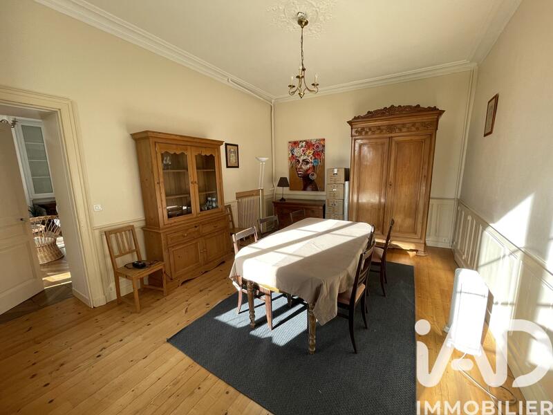 Maison - 200 m² - 8 pièces