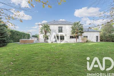 Maison - 527 m² - 9 pièces