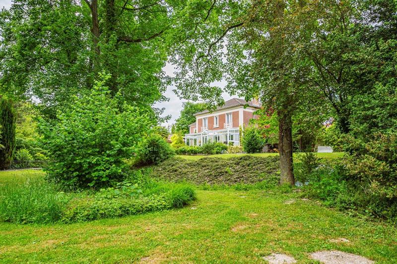 Propriété - 550 m² - 17 pièces