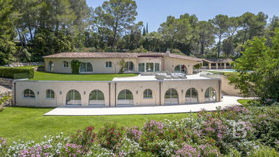 Maison - 540 m² - 10 pièces