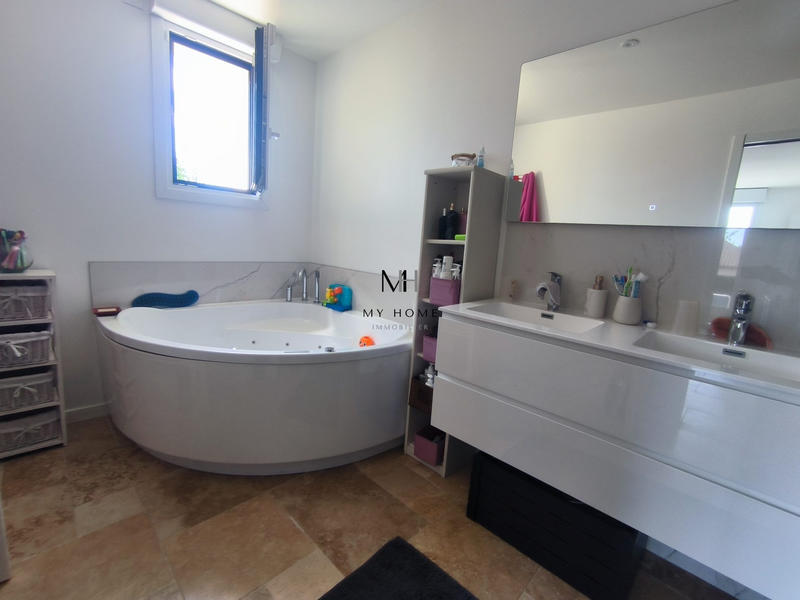 Maison - 200 m² - 8 pièces