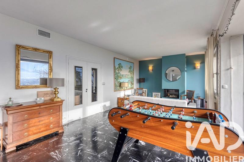 Maison - 233 m² - 8 pièces