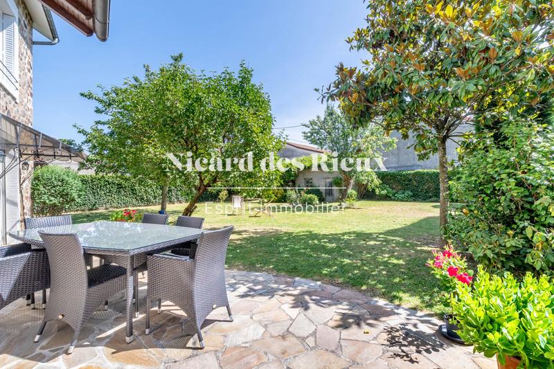 Maison - 210 m² - 8 pièces