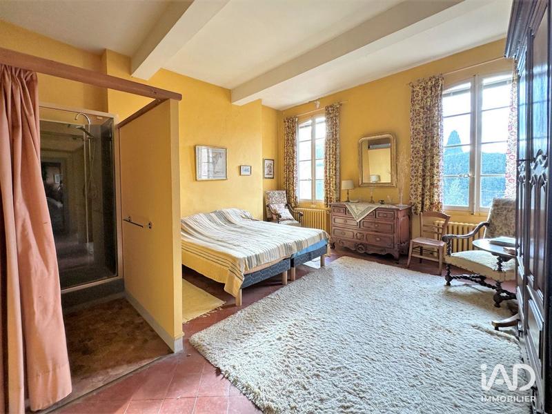 Maison - 690 m² - 17 pièces